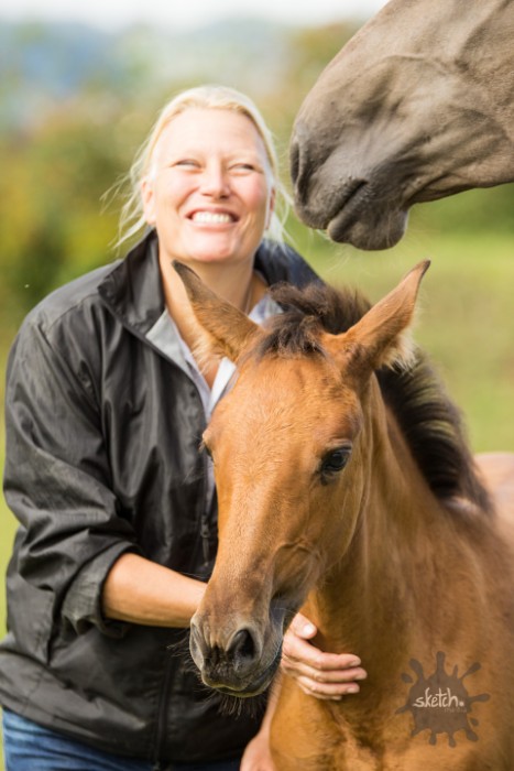 Pferd mit Frau Nahaufnahme